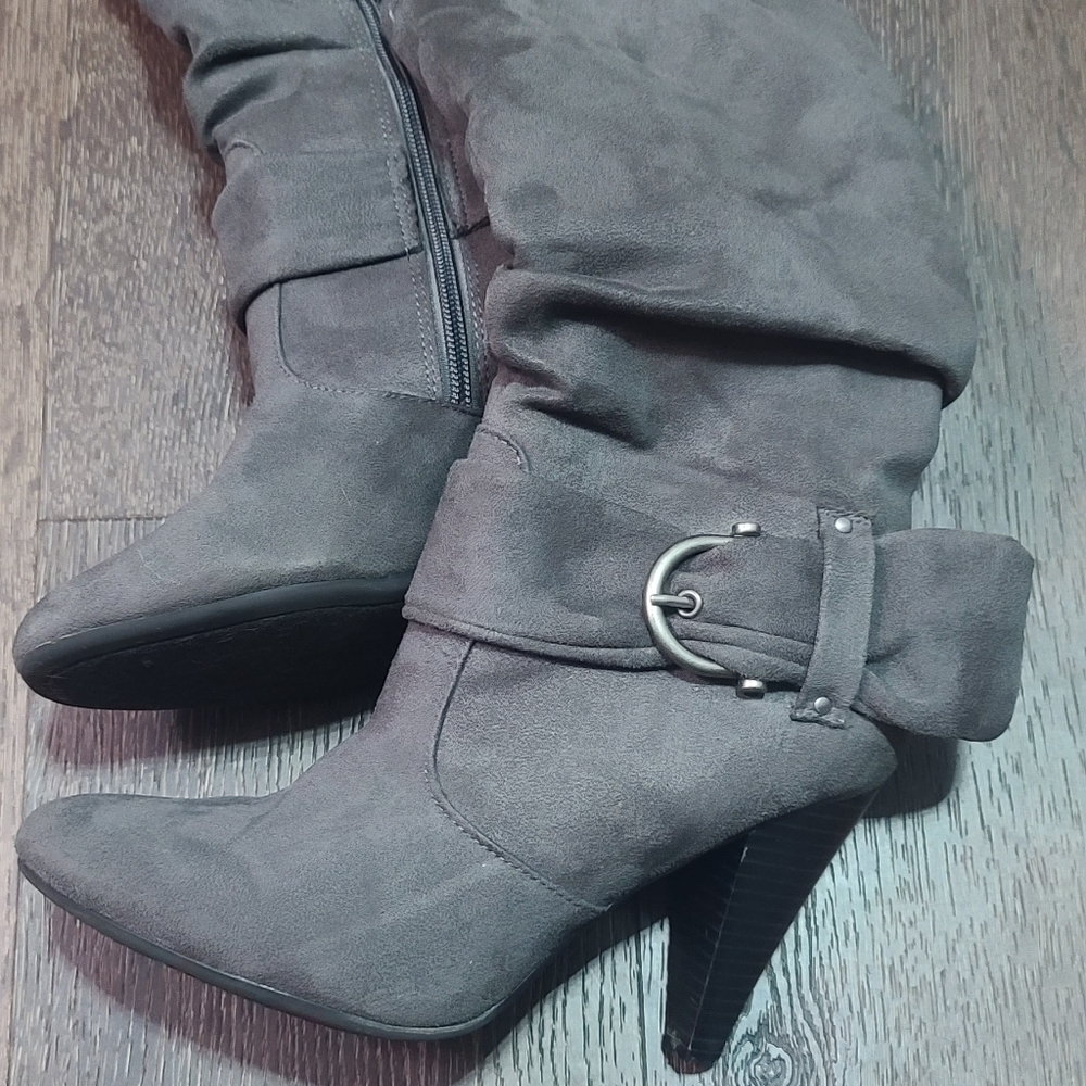 Women's Boots - Picture 2 of 4